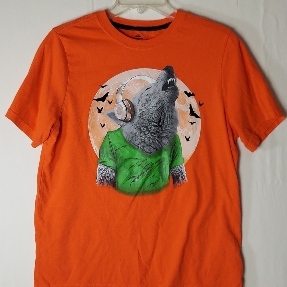 Celebrate Wolfe graphic T-shirt  Size XL
